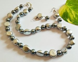 Shell Pearl Necklace, Grey