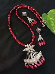 Pearlish Metallic Finish Glass Beads Necklace With Oxidised Silver Pendant, Maroon