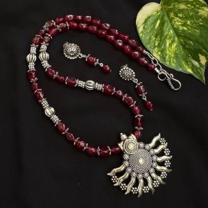 Natural Quartz Beads Necklace, Maroon