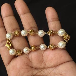 Shell Pearl Bracelet With Antique Gold Beads