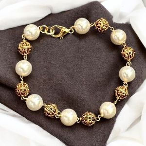 Shell Pearl Bracelet With Antique Gold Beads