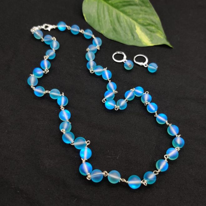 Silver necklace with blue gemstone pendant photo – Free Jewelry Image on  Unsplash