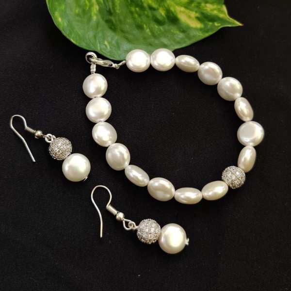 Can You Wear Pearl Necklace With Diamond Earrings? – Fetchthelove Inc.